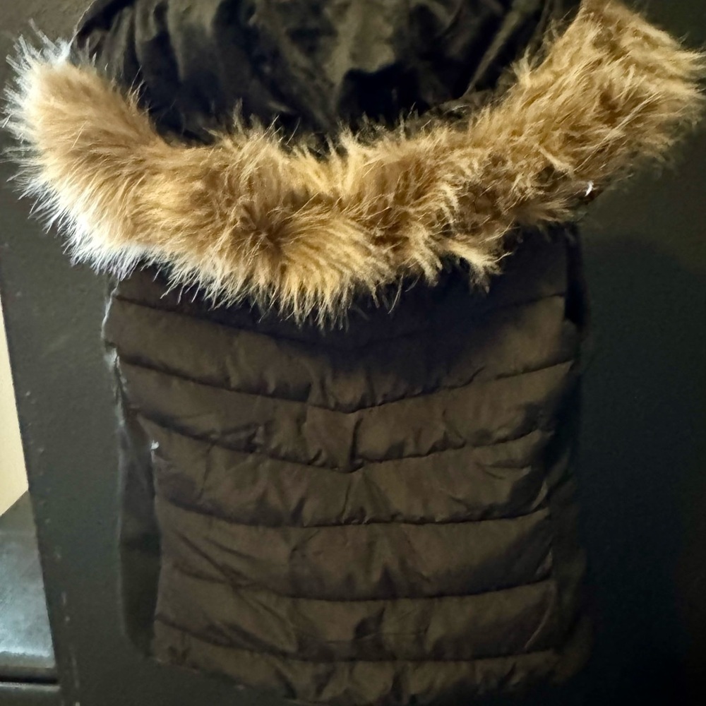 YMI Black Quilted Hooded Puffer Vest with Faux Fur Trim - Picture 6 of 10